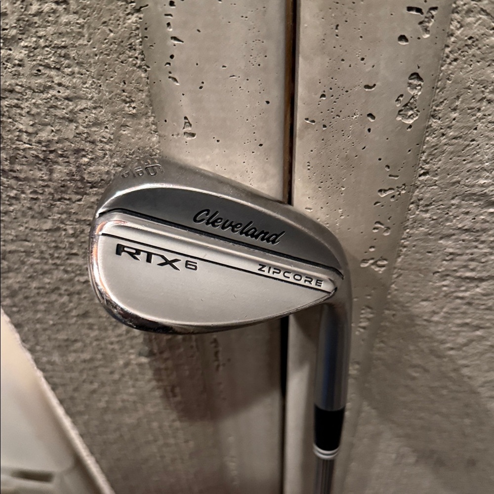 Cleveland RTX 6 ZipCore Golf Wedge 56 Degree (Chrome)